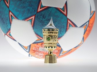 Loskugeln-Posse nach Auslosung Loskugeln-Posse nach Auslosung