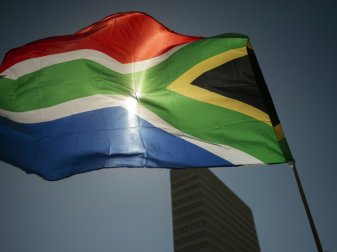 Zwei Fußballer und ein Betreuer sind infiziert Zwei Fußballer und ein Betreuer sind infiziert