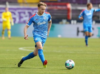 Jannik Dehm unterschreibt bei Hannover 96 Jannik Dehm unterschreibt bei Hannover 96