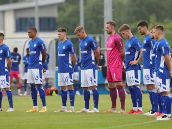 DFL empfiehlt Schweigeminuten zum Auftakt DFL empfiehlt Schweigeminuten zum Auftakt