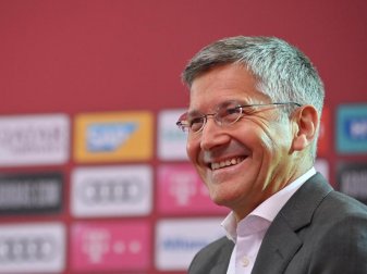 Ermutigt die deutschen Frauen-Teams zur Gründung eines eigenen Liga-Verbandes: Bayern-Präsident Herbert Hainer. Foto: Sebastian Widmann/Getty Images Europe/ FC Bayern München/dpa
