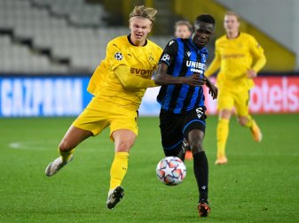 Bayer ist heiß auf Brügges Koussounou (r.) Bayer ist heiß auf Brügges Koussounou (r.)