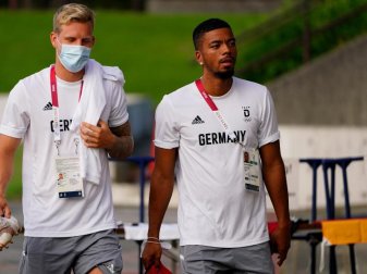 Kassierten gegen Brasilien eine deutliche Auftakt-Niederlage in Japan: Arne Maier und Benjamin Henrichs (r). Foto: Matt Slocum/AP/dpa Kassierten gegen Brasilien eine deutliche Auftakt-Niederlage in Japan: Arne Maier und Benjamin Henrichs (r). Foto: Matt Slocum/AP/dpa