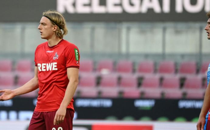 Bornauw schießt im Spiel gegen Monaco ein Eigentor