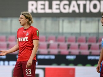 Bornauw schießt im Spiel gegen Monaco ein Eigentor Bornauw schießt im Spiel gegen Monaco ein Eigentor