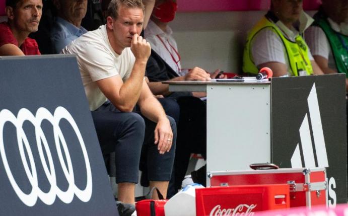 Julian Nagelsmann wurde während des Tests gegen Ajax mehrmals verbal attackiert. Foto: Sven Hoppe/dpa