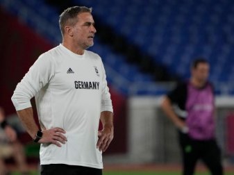 Hat für das Spiel gegen Saudi-Arabien drei Änderungen vorgenommen: Trainer Stefan Kuntz. Foto: Kiichiro Sato/AP/dpa Hat für das Spiel gegen Saudi-Arabien drei Änderungen vorgenommen: Trainer Stefan Kuntz. Foto: Kiichiro Sato/AP/dpa