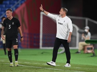Trainer Stefan Kuntz trifft mit seinem Team im nächsten Spiel auf die Mannschaft der Elfenbeinküste. Foto: Swen Pförtner/dpa Trainer Stefan Kuntz trifft mit seinem Team im nächsten Spiel auf die Mannschaft der Elfenbeinküste. Foto: Swen Pförtner/dpa