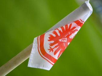 Eintracht Frankfurt droht beim Bundesliga-Start eine Reduzierung der geplanten Zuschauerzahl. Foto: Arne Dedert/dpa Eintracht Frankfurt droht beim Bundesliga-Start eine Reduzierung der geplanten Zuschauerzahl. Foto: Arne Dedert/dpa