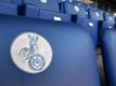 Das Logo des MSV Duisburg auf einem Sitz. Foto: picture alliance / dpa