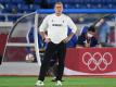 Stefan Kuntz, Trainer der deutschen Mannschaft, steht am Spielfeldrand. Foto: Swen Pförtner/dpa