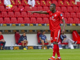 Moussa Niakhate erzielt den Siegtreffer für die Mainzer Moussa Niakhate erzielt den Siegtreffer für die Mainzer