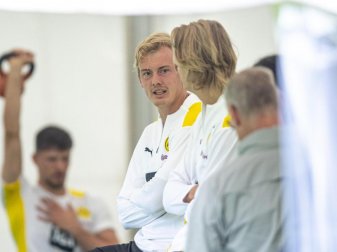 Dortmunds Julian Brandt (l) wurde mit Lazio Rom und dem AC Mailand in Verbindung gebracht. Foto: David Inderlied/dpa Dortmunds Julian Brandt (l) wurde mit Lazio Rom und dem AC Mailand in Verbindung gebracht. Foto: David Inderlied/dpa