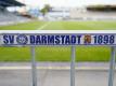 Beim Fußball-Zweitligisten SV Darmstadt 98 gibt es weitere Corona-Fälle. Foto: Uwe Anspach/dpa