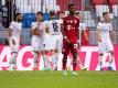 Die Gladbacher Spieler (hinten) feiern das Tor zum 1:0 gegen Bayern München. Foto: Sven Hoppe/dpa