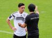 Joachim Löw (r) und Mesut Özil. Foto: Christian Charisius/dpa