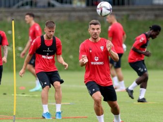 Lukas Podolski spielt jetzt für den polnischen Erstligisten Gornik Zabrze. Foto: Andrzej Grygiel/PAP/dpa Lukas Podolski spielt jetzt für den polnischen Erstligisten Gornik Zabrze. Foto: Andrzej Grygiel/PAP/dpa