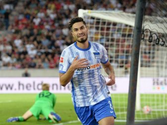 Berlins Suat Serdar jubelt nach seinem Treffer zur 2:0-Führung gegen den FC Liverpool. Foto: Sebastian Räppold/Matthias Koch/dpa Berlins Suat Serdar jubelt nach seinem Treffer zur 2:0-Führung gegen den FC Liverpool. Foto: Sebastian Räppold/Matthias Koch/dpa