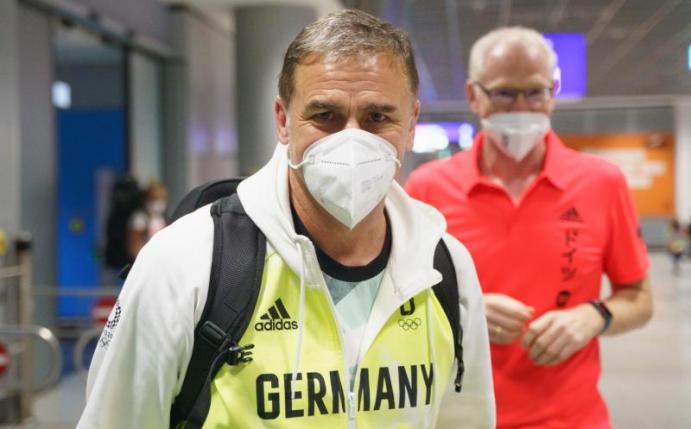 DFB-Auswahltrainer Stefan Kuntz konnte nur 18 Spieler mit nach Tokio nehmen. Foto: Frank Rumpenhorst/dpa