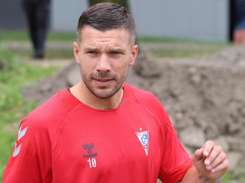 Hat mit Górnik Zabrze bei seinem Debüt für den Club eine Niederlage kassiert: Lukas Podolski. Foto: Andrzej Grygiel/PAP/dpa