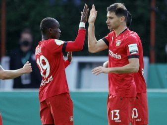 Bayer Leverkusen besiegt Rot-Weiß Oberhausen 3:1 Bayer Leverkusen besiegt Rot-Weiß Oberhausen 3:1
