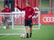 Trainer Julian Nagelsmann leitet das Bayern-Training an der Säbener Straße. Foto: Sven Hoppe/dpa