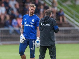 Ist zurück im Schalker Training: Torhüter Ralf Fährmann (l). Foto: Tim Rehbein/dpa Ist zurück im Schalker Training: Torhüter Ralf Fährmann (l). Foto: Tim Rehbein/dpa