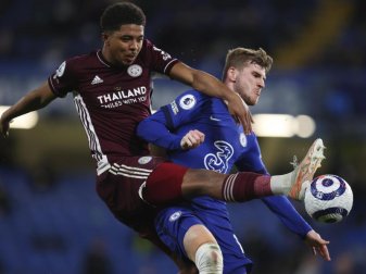Leicester-Profi Wesley Fofana (l), hier im Zweikampf mit Chelseas Timo Werner, hat sich in einem Testspiel schwer verletzt. Foto: Catherine Ivill/Pool Getty/dpa Leicester-Profi Wesley Fofana (l), hier im Zweikampf mit Chelseas Timo Werner, hat sich in einem Testspiel schwer verletzt. Foto: Catherine Ivill/Pool Getty/dpa
