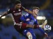 Leicester-Profi Wesley Fofana (l), hier im Zweikampf mit Chelseas Timo Werner, hat sich in einem Testspiel schwer verletzt. Foto: Catherine Ivill/Pool Getty/dpa