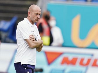 Trainer Torsten Lieberknecht trifft mit seinen corona-geschwächten Darmstädtern auf den TSV 1860 München. Foto: Uwe Anspach/dpa