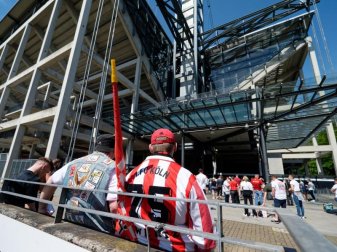 Der 1. FC Köln setzt auf geimpfte Fans. Foto: Henning Kaiser/dpa Der 1. FC Köln setzt auf geimpfte Fans. Foto: Henning Kaiser/dpa