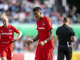 Hat das entscheidende Tor gemacht: Berlins Davie Selke jubelt nach dem Schlusspfiff. Foto: David Inderlied/dpa Hat das entscheidende Tor gemacht: Berlins Davie Selke jubelt nach dem Schlusspfiff. Foto: David Inderlied/dpa