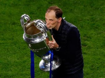 Nach der Champions-League-Trophäe will Chelseas Trainer Thomas Tuchel sich gegen den FC Villarreal nun den Supercup holen. Foto: Susana Vera/Pool Reuters via AP/dpa Nach der Champions-League-Trophäe will Chelseas Trainer Thomas Tuchel sich gegen den FC Villarreal nun den Supercup holen. Foto: Susana Vera/Pool Reuters via AP/dpa