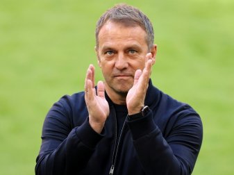 Hansi Flick zeigt Dankbarkeit für seinen Vorgänger Löw Hansi Flick zeigt Dankbarkeit für seinen Vorgänger Löw