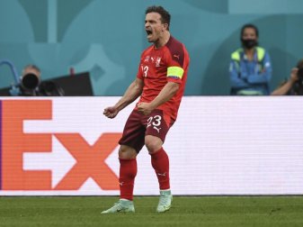 Der Schweizer Xherdan Shaqiri könnte nach Lyon wechseln. Foto: Kirill Kudryavtsev/Pool AFP/AP/dpa Der Schweizer Xherdan Shaqiri könnte nach Lyon wechseln. Foto: Kirill Kudryavtsev/Pool AFP/AP/dpa