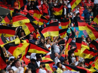 Fußballfans bleiben Reisen in WM-Quali zunächst verwehrt Fußballfans bleiben Reisen in WM-Quali zunächst verwehrt
