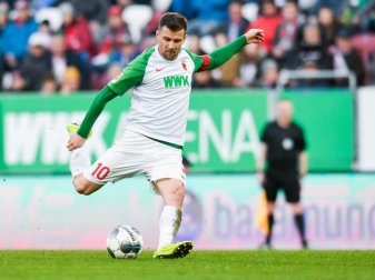 Kehrt zum FC Augsburg zurück: Ex-Kapitän Daniel Baier. Foto: Tom Weller/dpa Kehrt zum FC Augsburg zurück: Ex-Kapitän Daniel Baier. Foto: Tom Weller/dpa