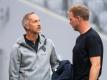 Die Bayern um Trainer Julian Nagelsmann (r) treffen zum Saisonauftakt auf Mönchengladbach mit Coach Adi Hütter. Foto: Sven Hoppe/dpa