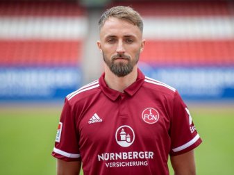 Nürnbergs Neuzugang Florian Hübner muss sich an der Schulter operieren lassen. Foto: Daniel Karmann/dpa Nürnbergs Neuzugang Florian Hübner muss sich an der Schulter operieren lassen. Foto: Daniel Karmann/dpa