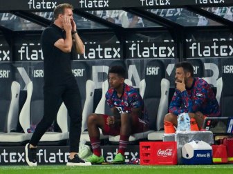 Der neue Bayern-Trainer Julian Nagelsmann (l) erlebte gleich ein emotionales Fußball-Spektakel. Foto: Federico Gambarini/dpa Der neue Bayern-Trainer Julian Nagelsmann (l) erlebte gleich ein emotionales Fußball-Spektakel. Foto: Federico Gambarini/dpa