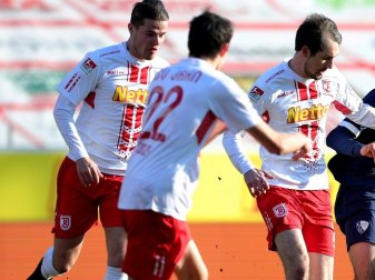 Regensburg schlägt Kiel deutlich mit 3:0 Regensburg schlägt Kiel deutlich mit 3:0
