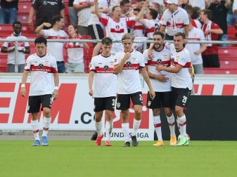 Stuttgart schlägt Fürth deutlich mit 5:1 Stuttgart schlägt Fürth deutlich mit 5:1
