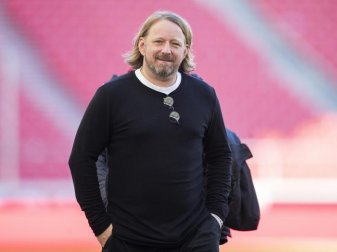 «Wir freuen uns sehr, dass wir Enzo langfristig an den VfB binden konnten», sagt Stuttgarts Sportdirektor Sven Mislintat. Foto: Tom Weller/dpa «Wir freuen uns sehr, dass wir Enzo langfristig an den VfB binden konnten», sagt Stuttgarts Sportdirektor Sven Mislintat. Foto: Tom Weller/dpa