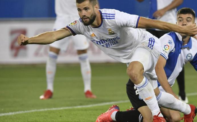 Real-Profi und Torschütze Nacho (l) feiert den zweiten Treffer seiner Mannschaft. Foto: Alvaro Barrientos/AP/dpa