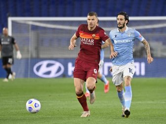 Edin Dzeko (l) kommt aus Rom zu Inter Mailand. Foto: Fabrizio Corradetti/LaPresse via ZUMA Press/dpa Edin Dzeko (l) kommt aus Rom zu Inter Mailand. Foto: Fabrizio Corradetti/LaPresse via ZUMA Press/dpa