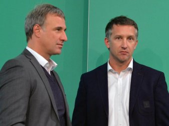Marco Bode (l), Aufsichtsratvorsitzender, und Frank Baumann, Geschäftsführer Sport von Werder Bremen. Foto: Carmen Jaspersen/dpa/Archivbild Marco Bode (l), Aufsichtsratvorsitzender, und Frank Baumann, Geschäftsführer Sport von Werder Bremen. Foto: Carmen Jaspersen/dpa/Archivbild