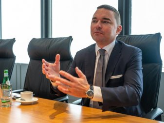 Lars Windhorst hält durch sein Investment 66,6 Prozent an der Hertha BSC GmbH & Co. KGaA. Foto: Christophe Gateau/dpa Lars Windhorst hält durch sein Investment 66,6 Prozent an der Hertha BSC GmbH & Co. KGaA. Foto: Christophe Gateau/dpa