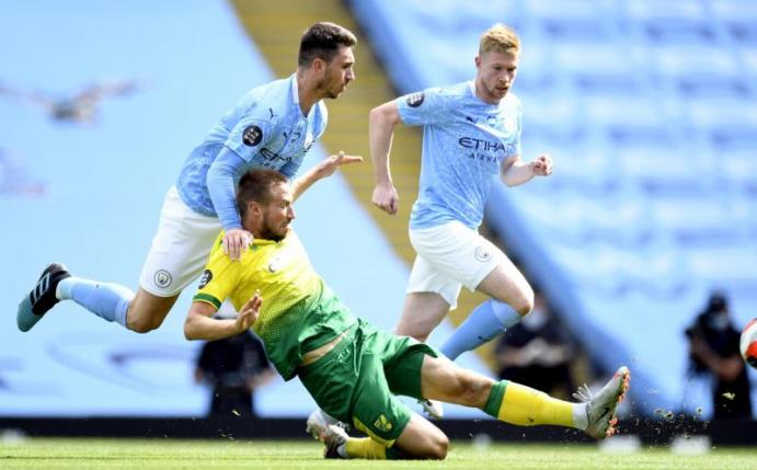 Spielte zuletzt für Norwich City: Marco Stiepermann (M.). Foto: Peter Powell/PA Wire/dpa