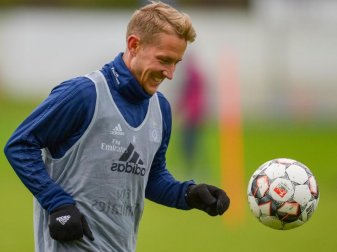 Die Kieler haben den ehemaligen Nationalspieler Lewis Holtby verpflichtet. Foto: Axel Heimken/dpa Die Kieler haben den ehemaligen Nationalspieler Lewis Holtby verpflichtet. Foto: Axel Heimken/dpa