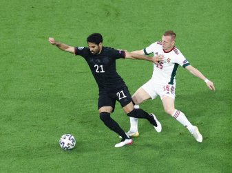 Wird weiter für die deutsche Fußball-Nationalmannschaft auflaufen: Ilkay Gündogan (l). Foto: Christian Charisius/dpa Wird weiter für die deutsche Fußball-Nationalmannschaft auflaufen: Ilkay Gündogan (l). Foto: Christian Charisius/dpa